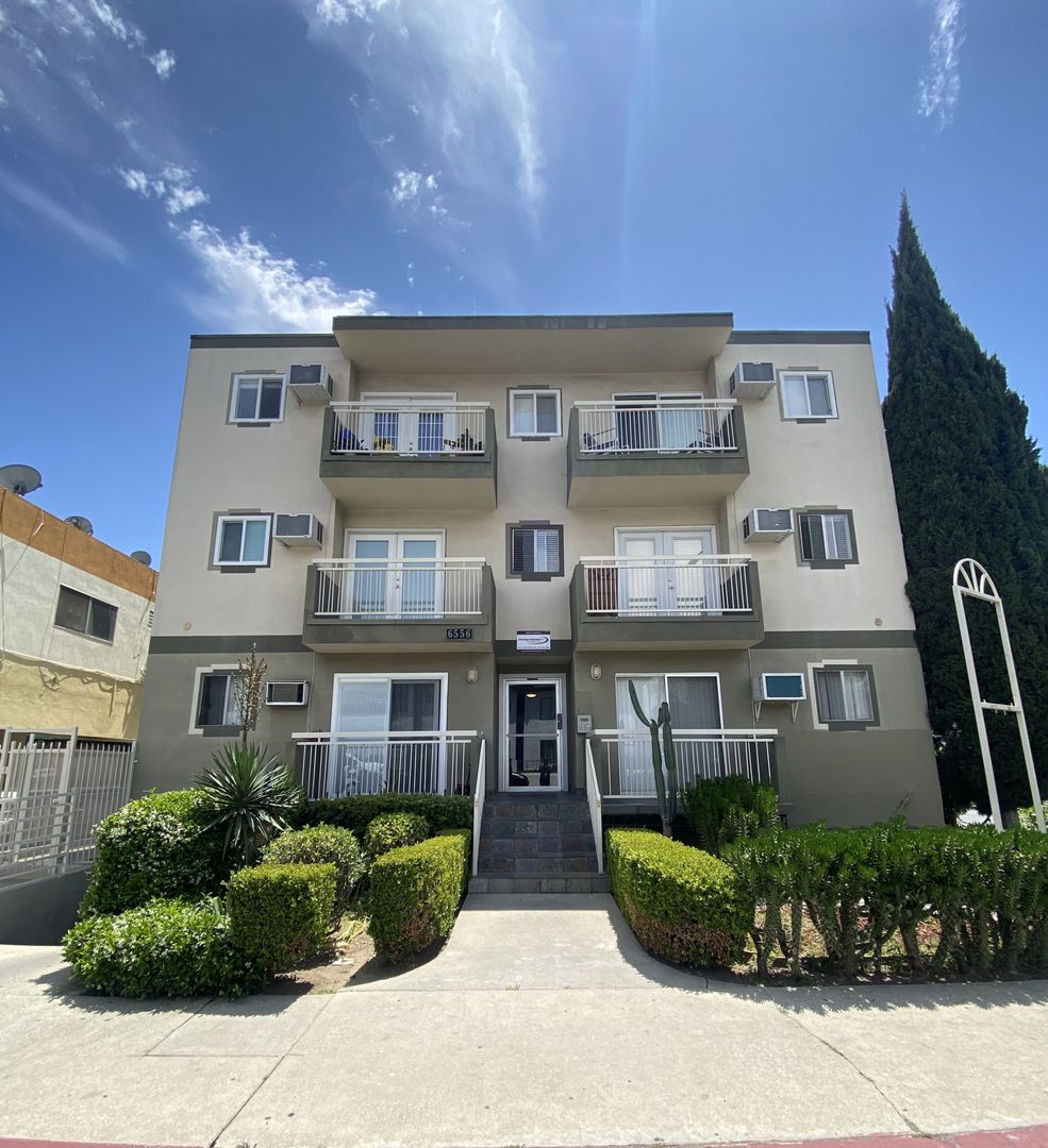 Los Angeles Apartment: 6556 La Mirada Ave.