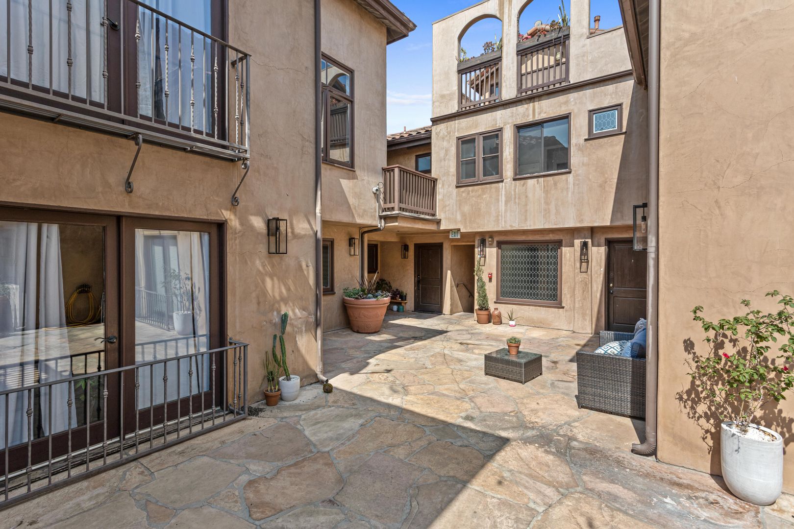 Los Angeles Apartment: 1342 N. Highland Ave.