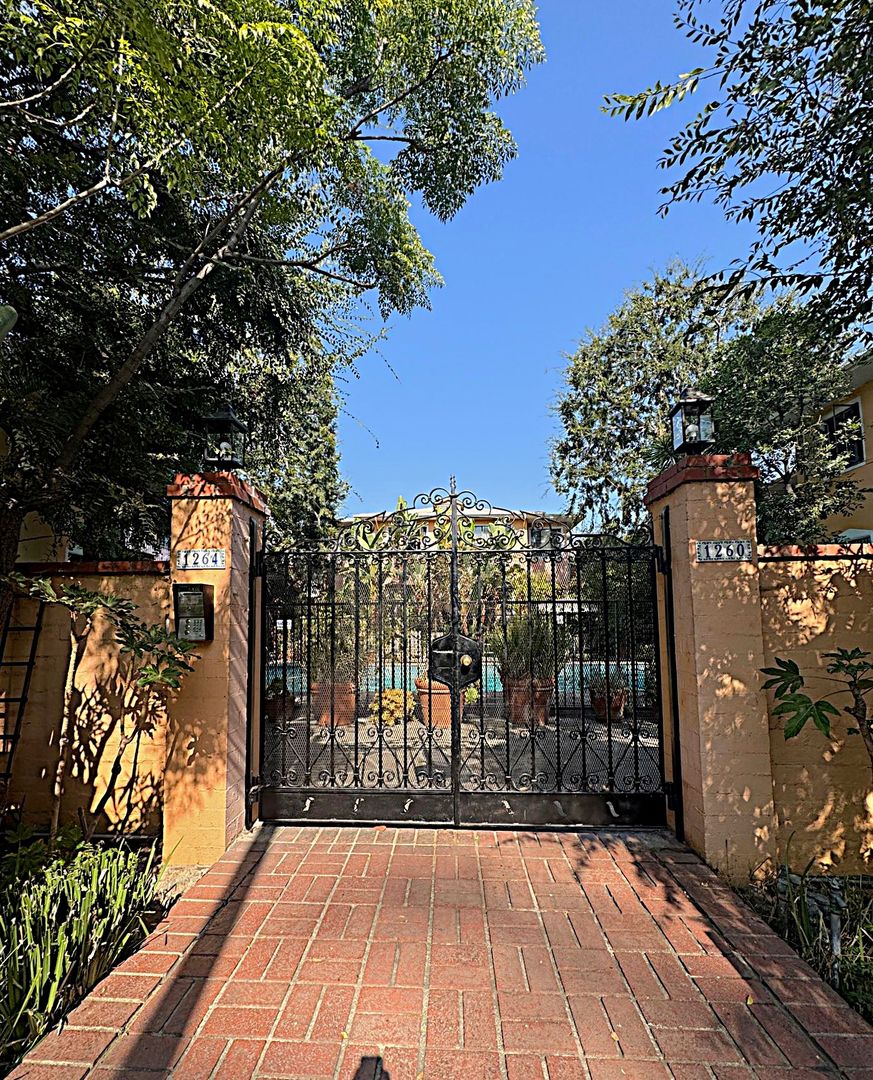 West Hollywood Apartment: 1260-1264 N Hayworth Ave