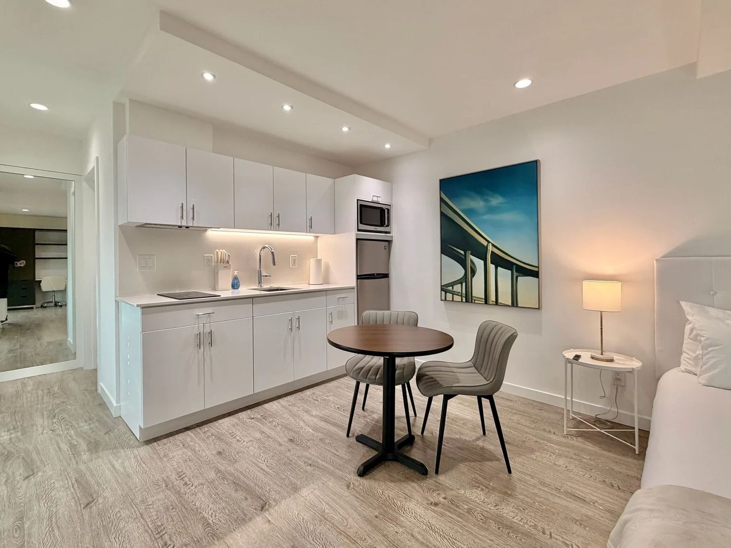 Los Angeles Apartment: 5805 W. 8th St