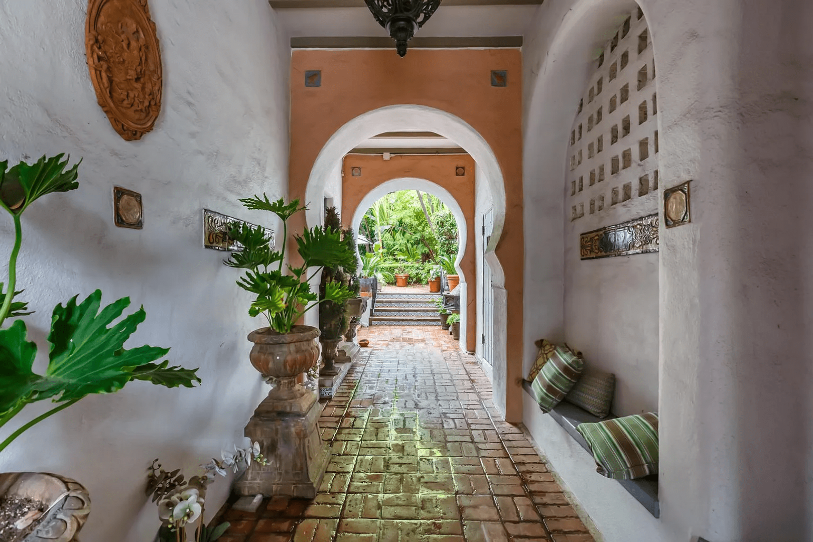 West Hollywood Apartment: 8225 Fountain Ave