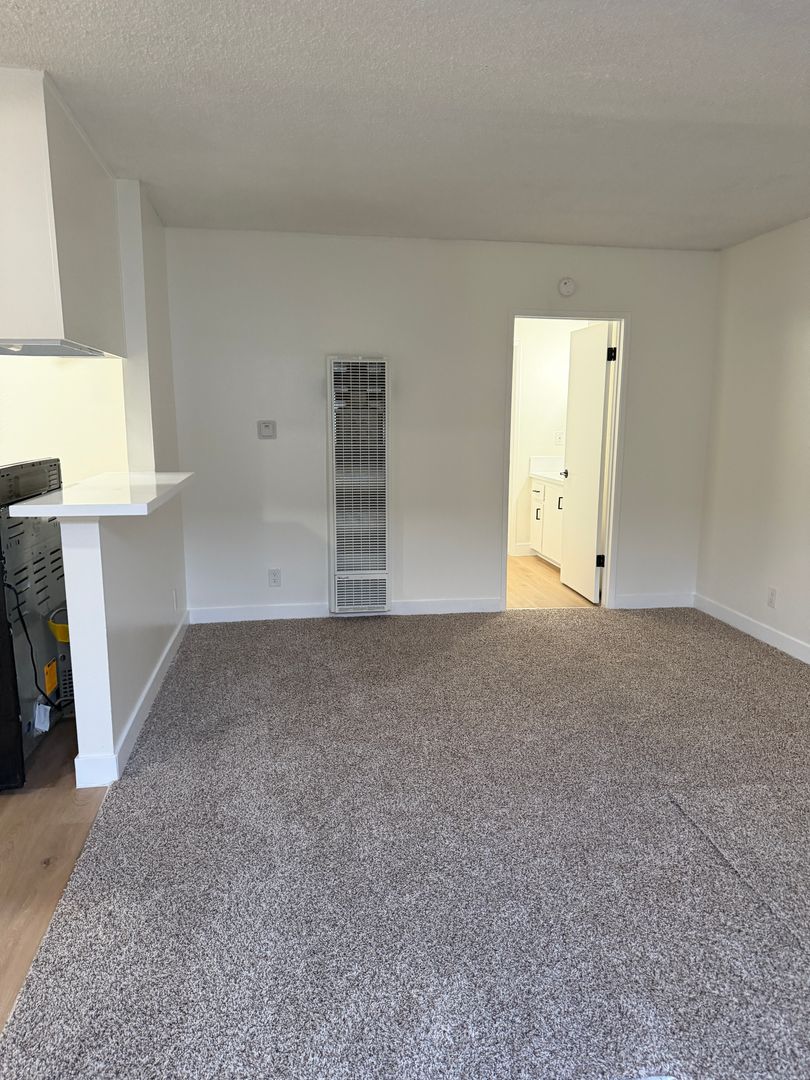 Hawthorne Apartment: 14019 Cerise Ave