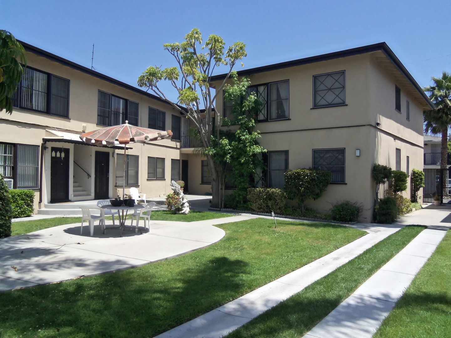 Los Angeles Apartment: 3308 Castle Heights Ave.