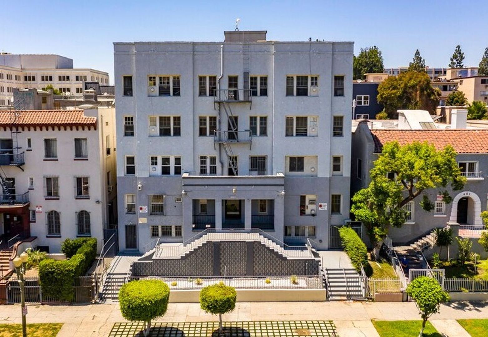 Los Angeles Apartment: 447 S. Rampart Blvd