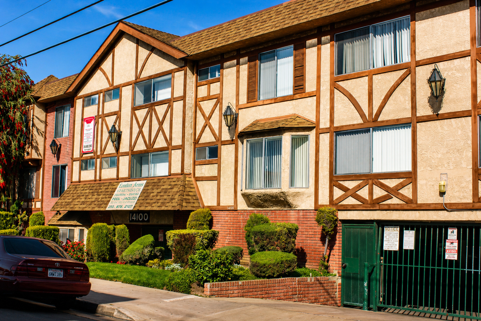 Hawthorne Apartment: 14030-14100 Chadron Ave.