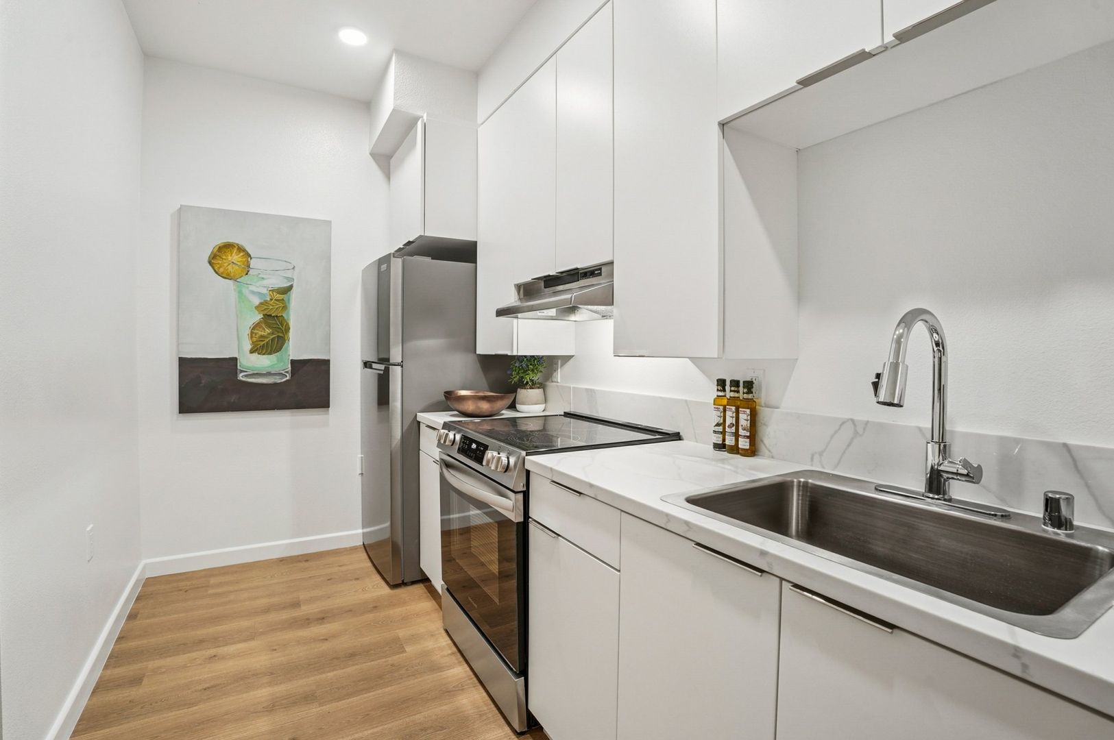 Los Angeles Apartment: 8733 Reading Avenue