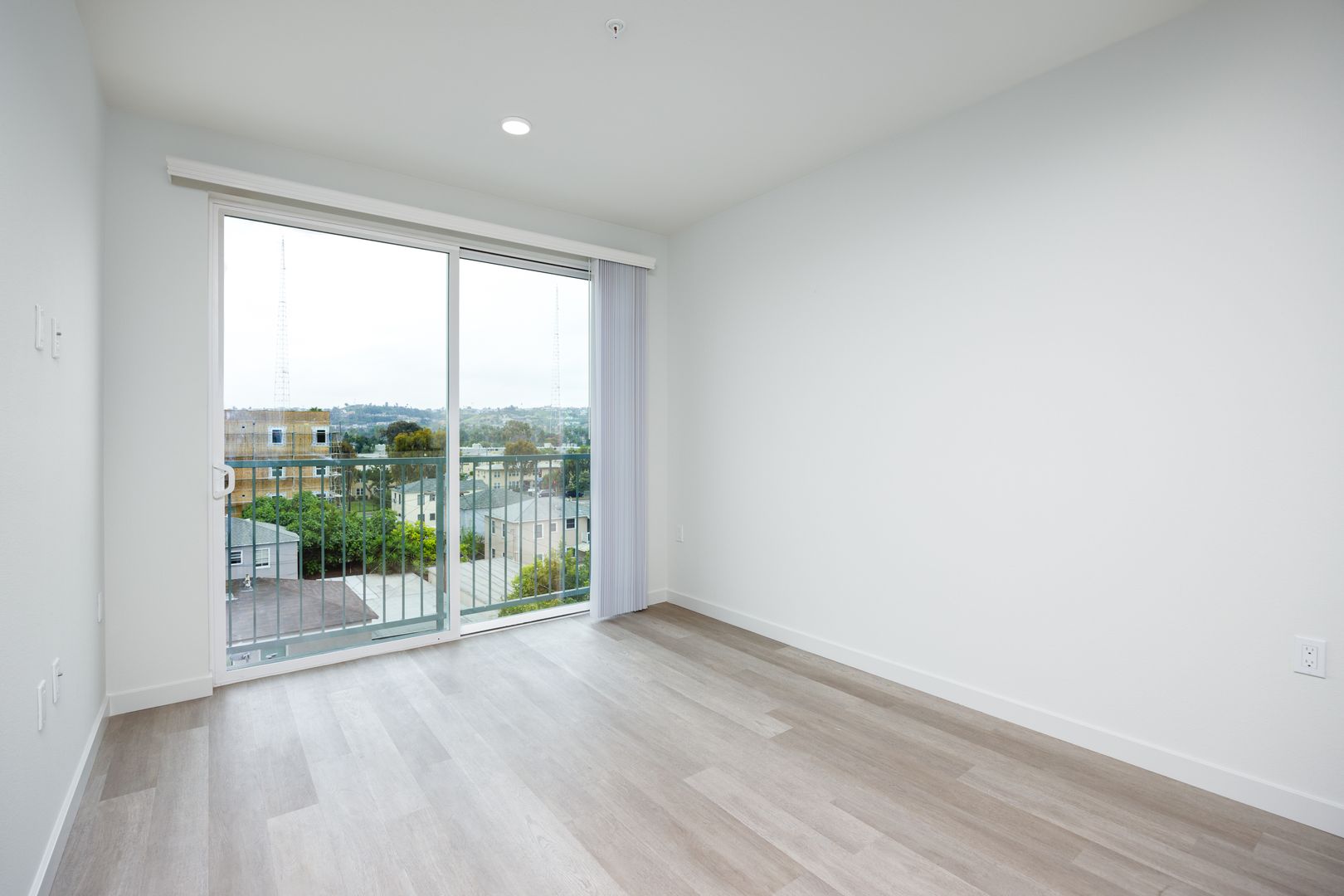 Los Angeles Apartment: 3533 Chesapeake Ave