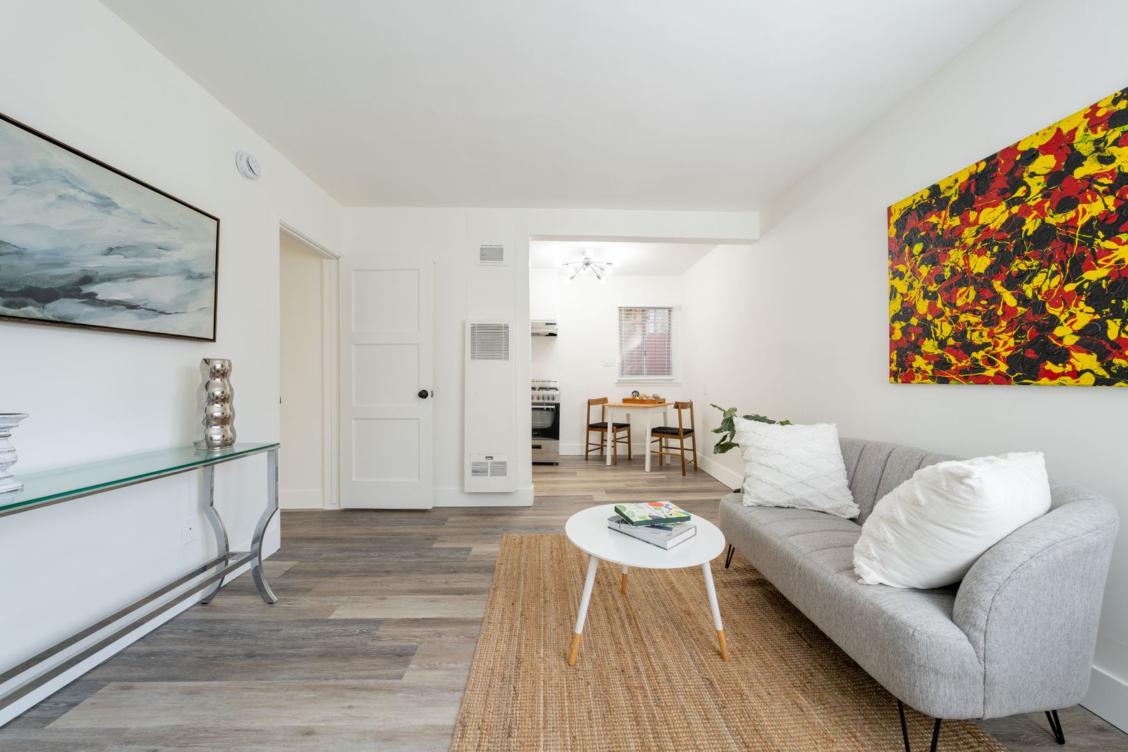 Santa Monica Apartment: 2620 11th Street