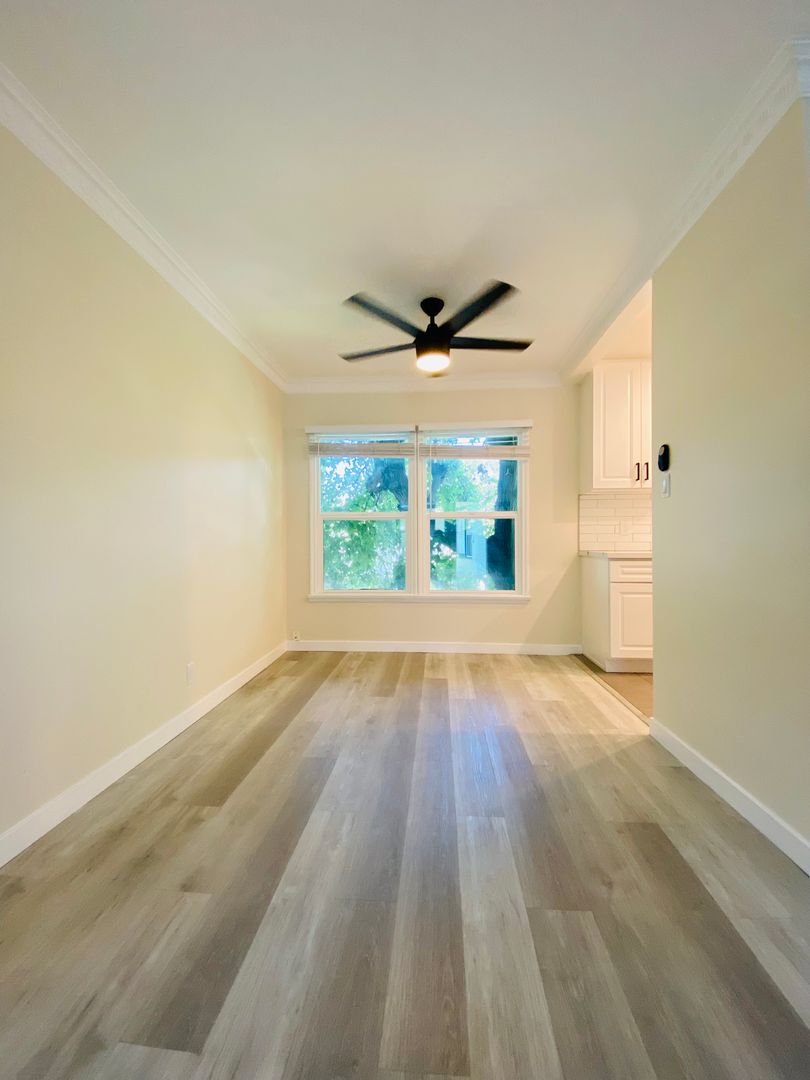 Los Angeles Apartment: 3300 Castle Heights Ave