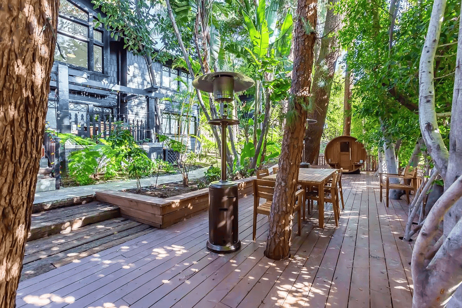 Los Angeles Apartment: 1908 Hillcrest Road