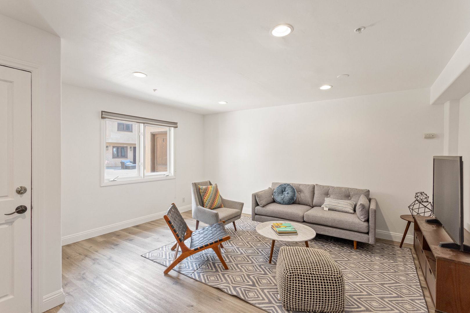 Los Angeles Apartment: 1342 N. Highland Ave.