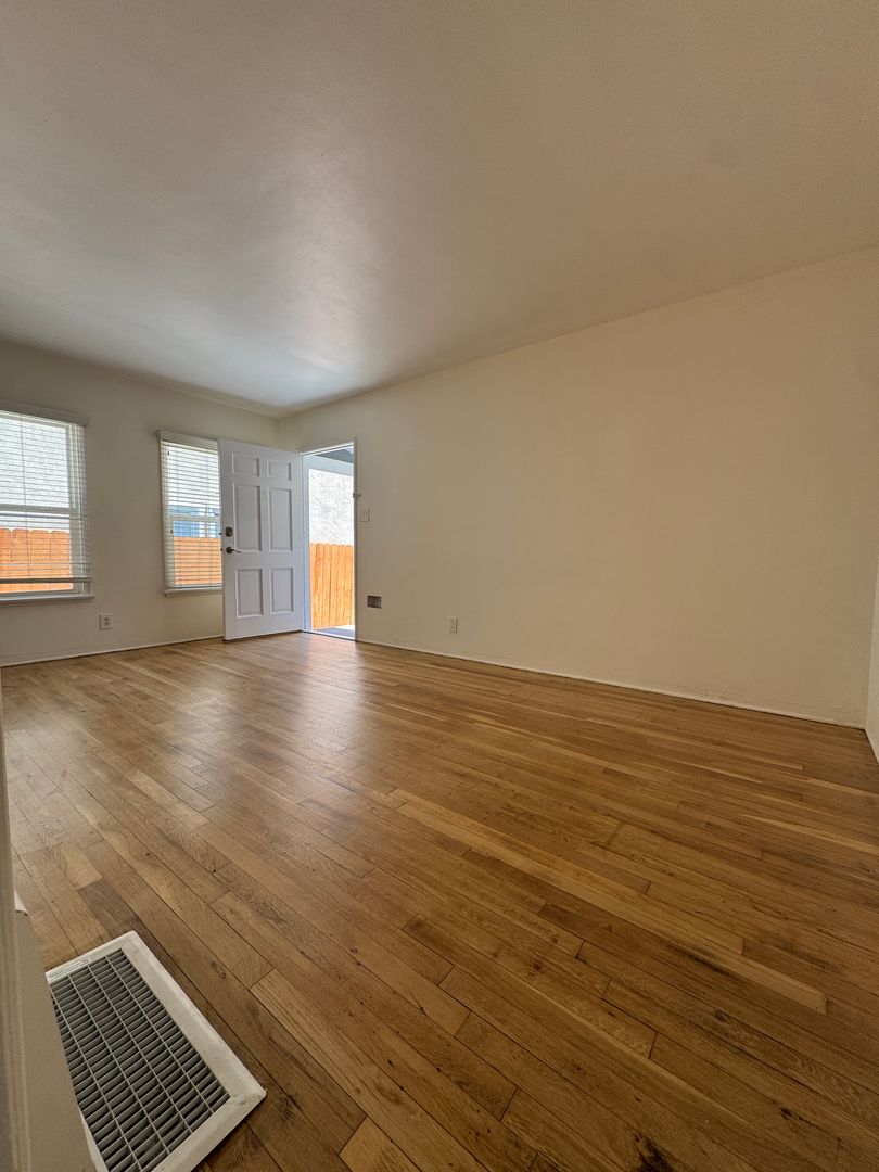 Los Angeles Apartment: 9045 Cattaraugus Ave