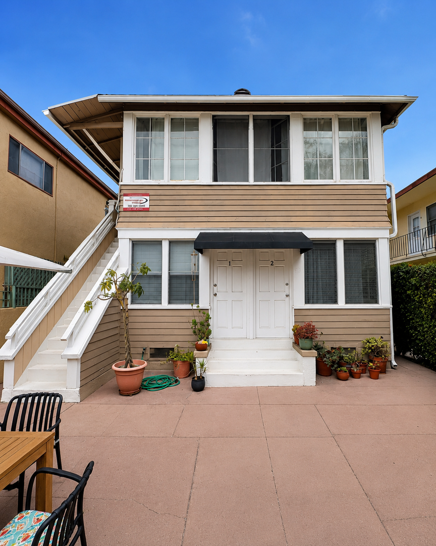 Venice Apartment: 23 19th Ave