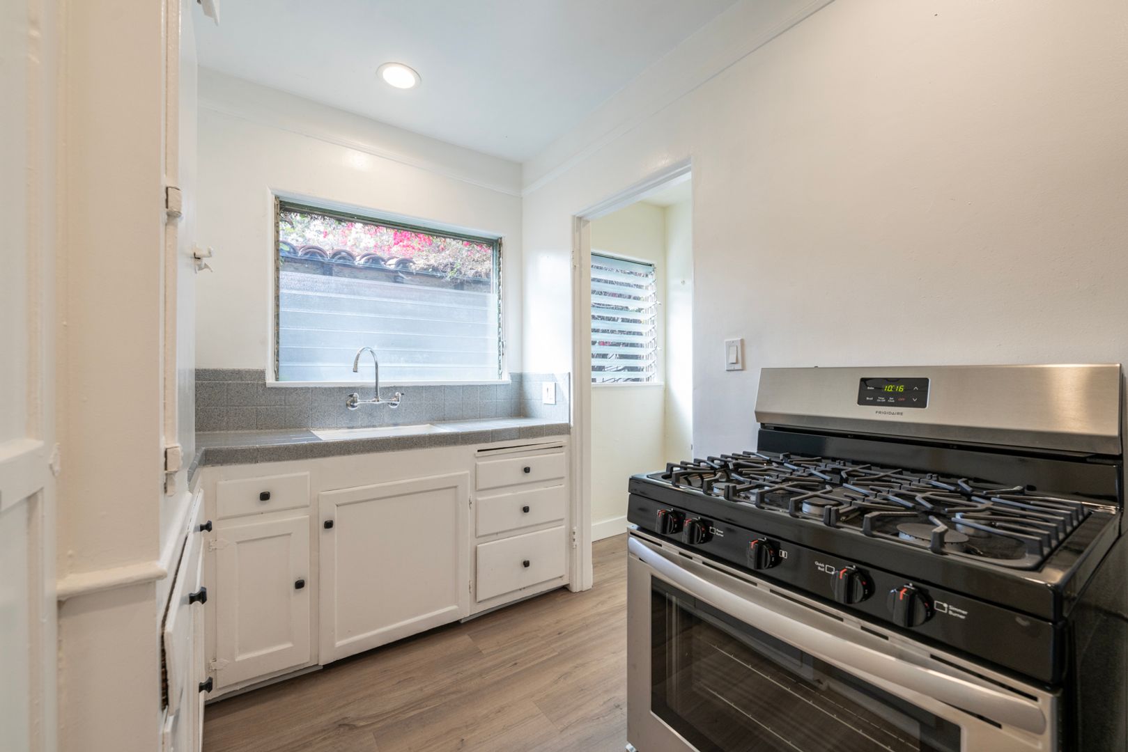 941 N. Vendome St 4 of 9