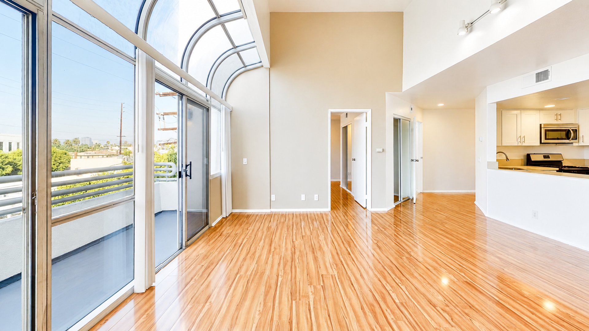 Los Angeles Apartment: 11263 Mississippi Ave
