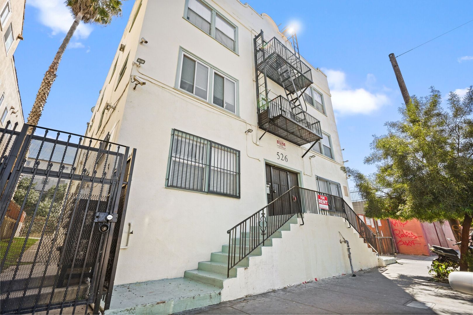 Los Angeles Apartment: 526 S. Union Avenue