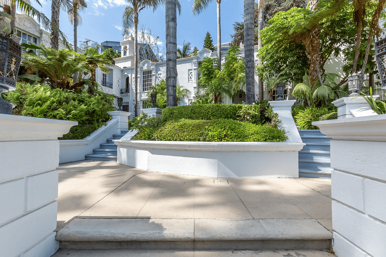 West Hollywood Apartment: 8491 Fountain Ave