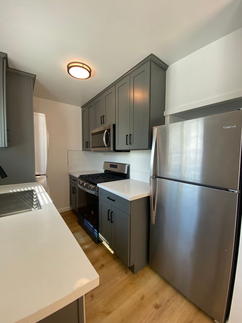 6556 La Mirada 4 of 11
