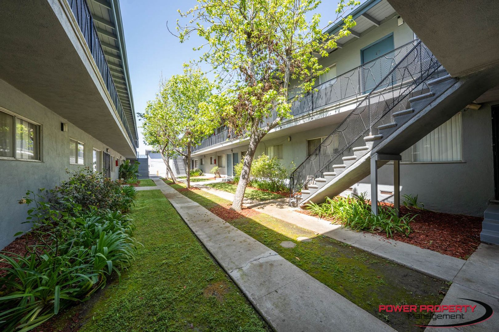 Inglewood Apartment: 821 N Eucalyptus Ave