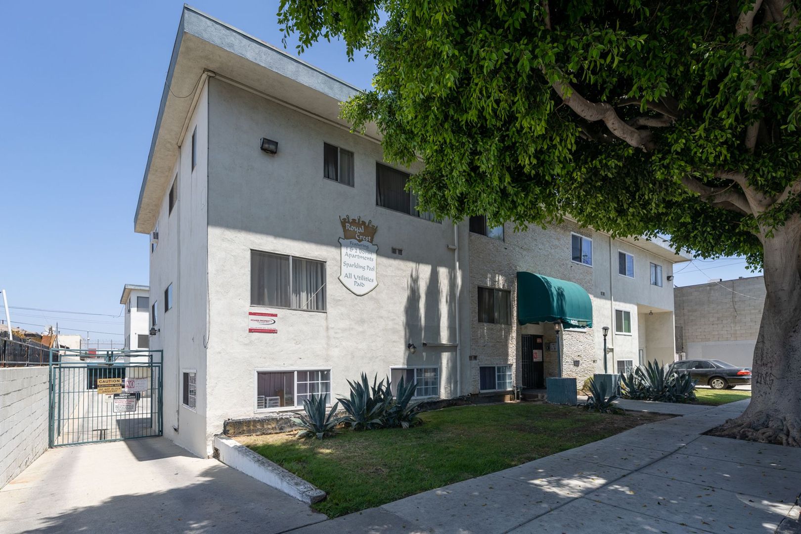 Hawthorne Apartment: 4011 W. 129th Street