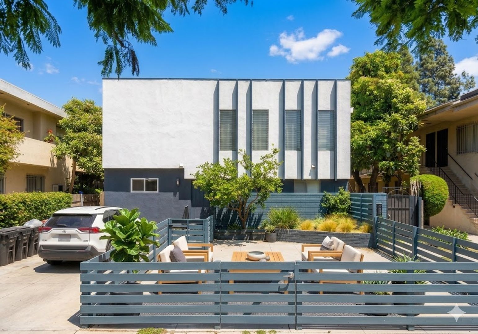Los Angeles Apartment: 3960 S. Inglewood Blvd