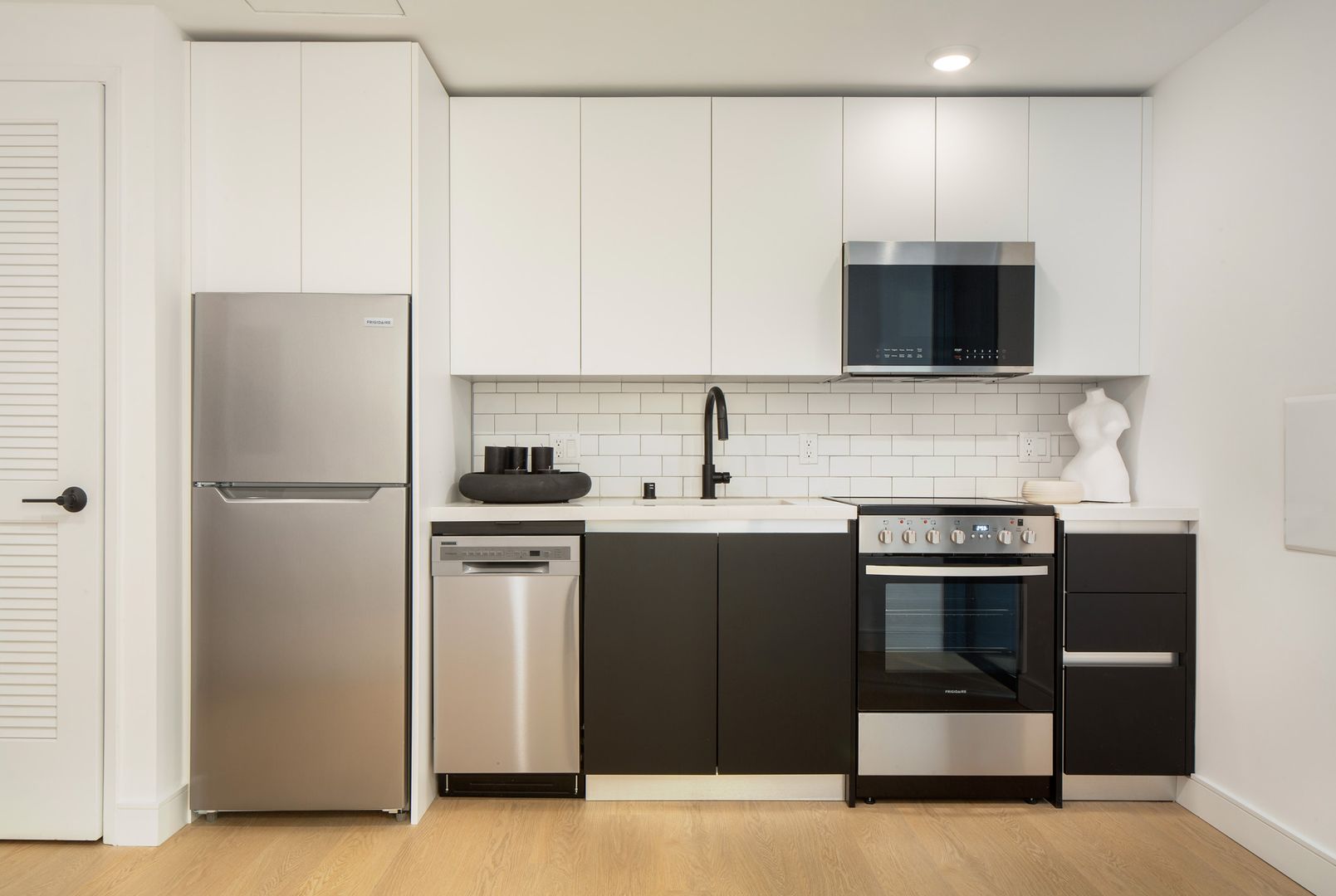 Los Angeles Apartment: 3920 W 5th Street