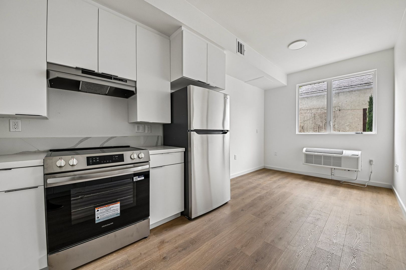 Los Angeles Apartment: 2245 S. Amherst Ave