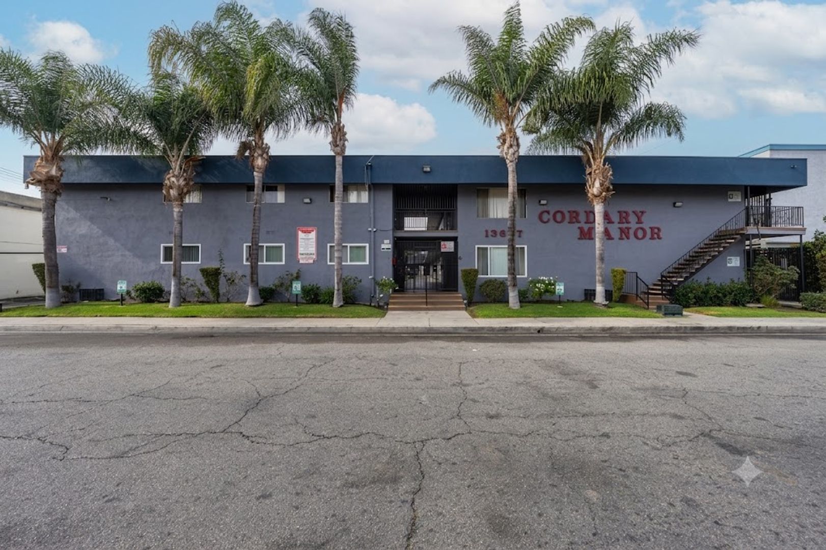 Hawthorne Apartment: 13637 Cordary Ave.