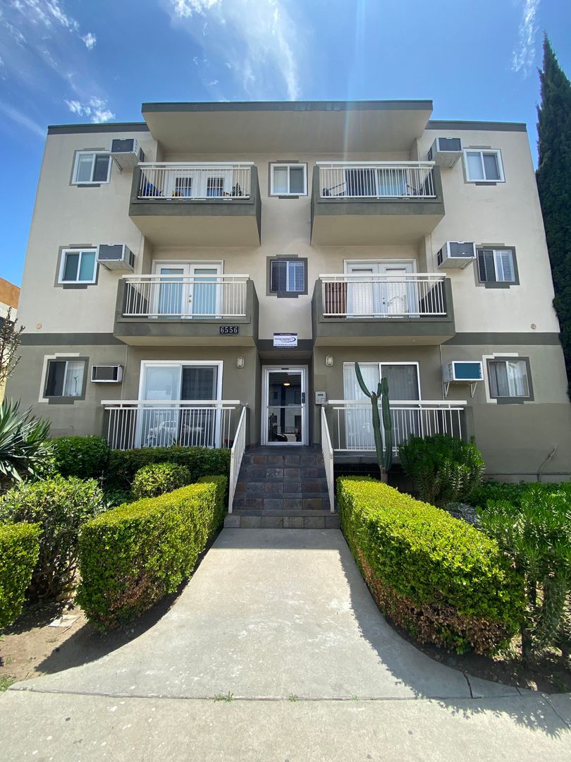 Los Angeles Apartment: 6556 La Mirada Ave.