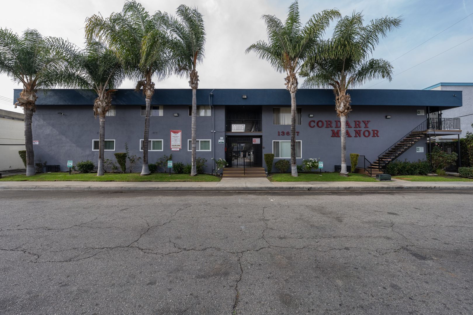 Hawthorne Apartment: 13637 Cordary Ave.