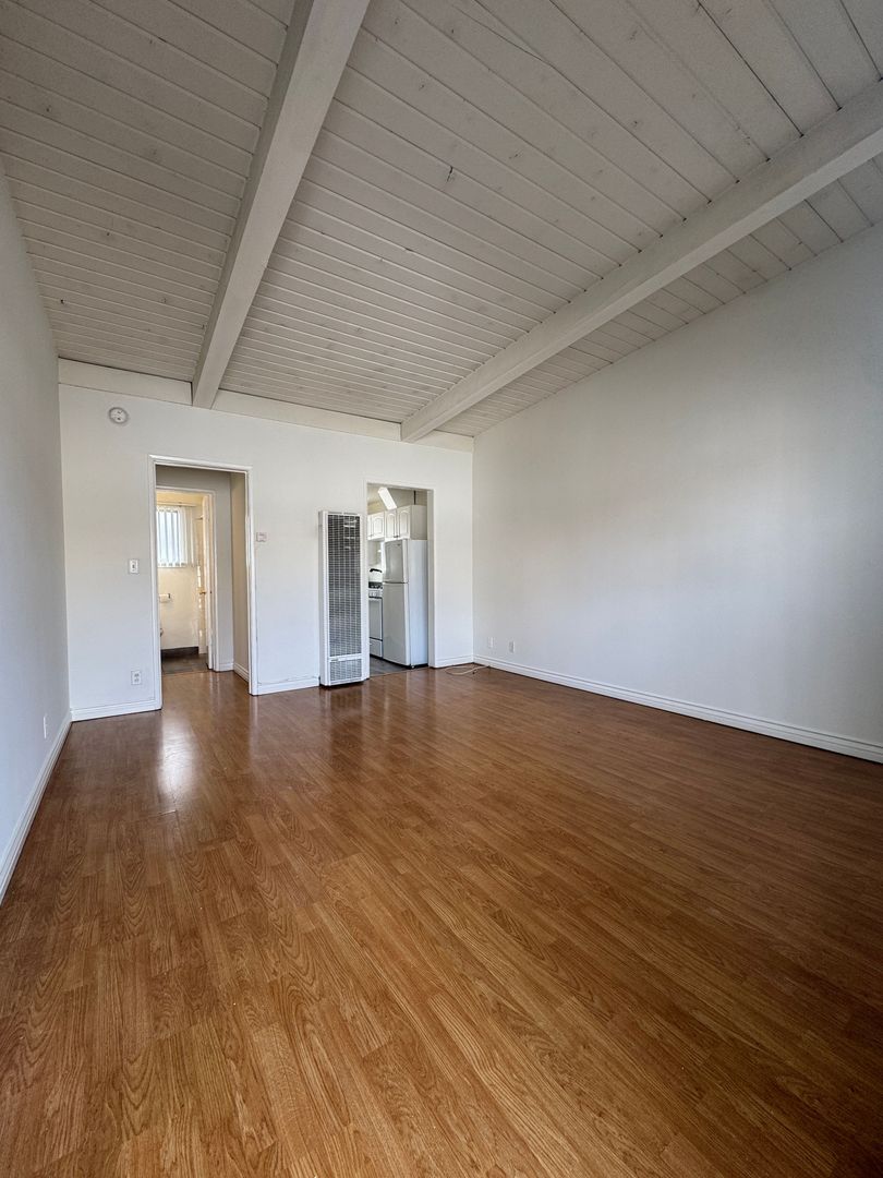 Los Angeles Apartment: 3729 Dunn Drive