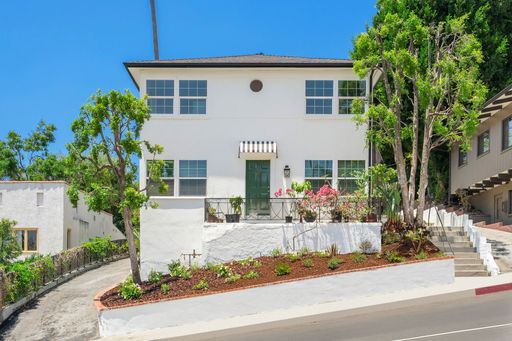 Bright Hollywood Hills Studio with Vintage Charm & Modern Upgrades — Views, Parking & Prime Location! – photo 1