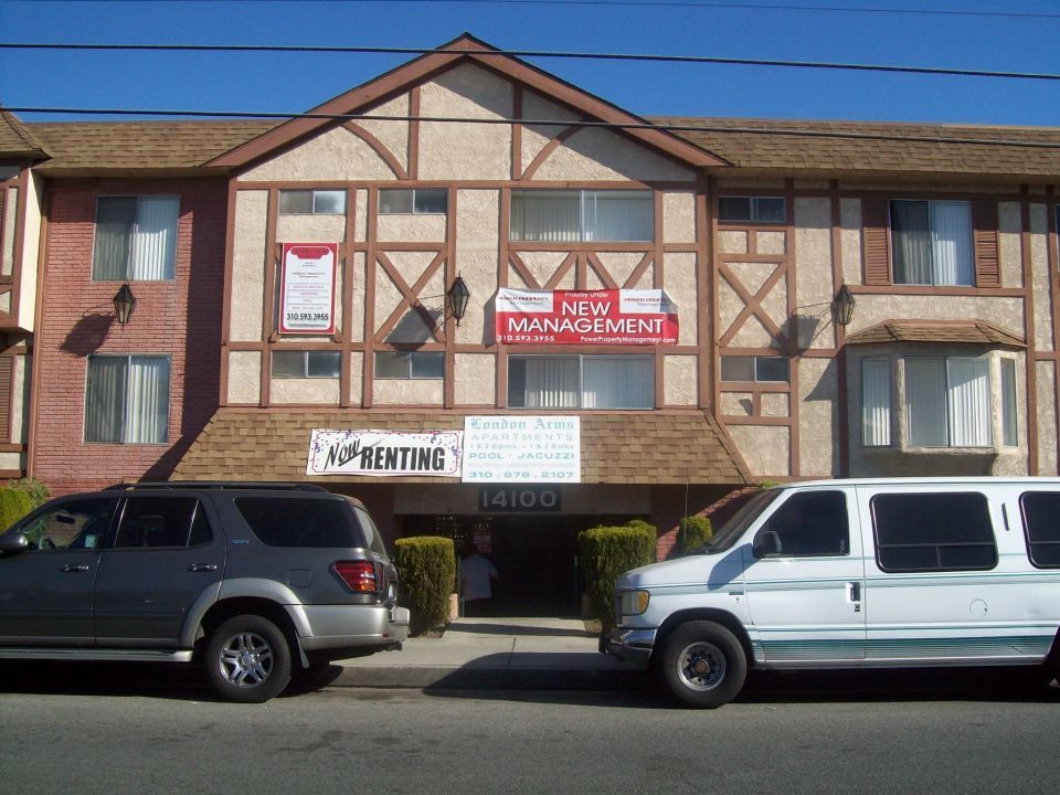 Hawthorne Apartment: 14030-14100 Chadron Ave.