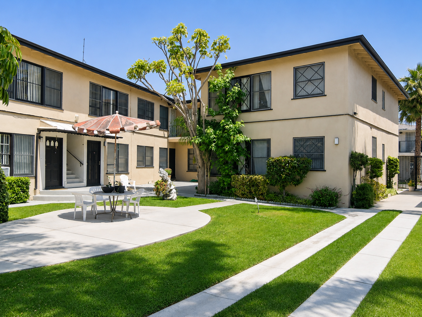 Los Angeles Apartment: 3308 Castle Heights Ave.