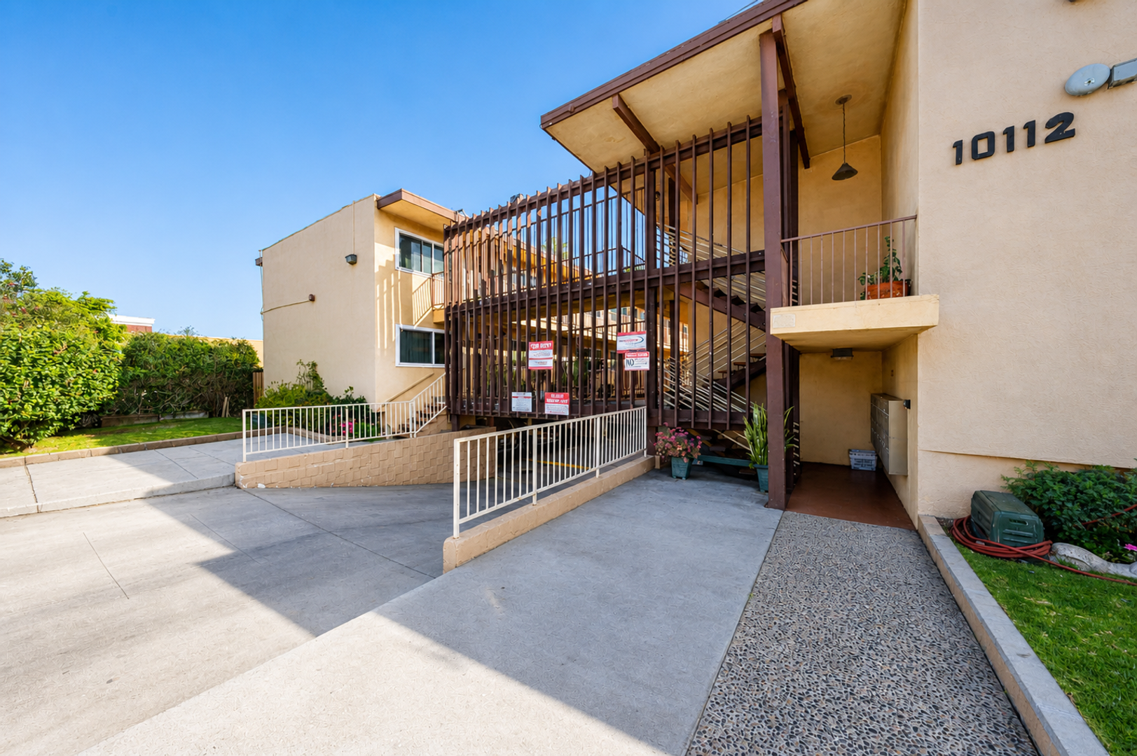 Inglewood Apartment: 10112 Felton Ave