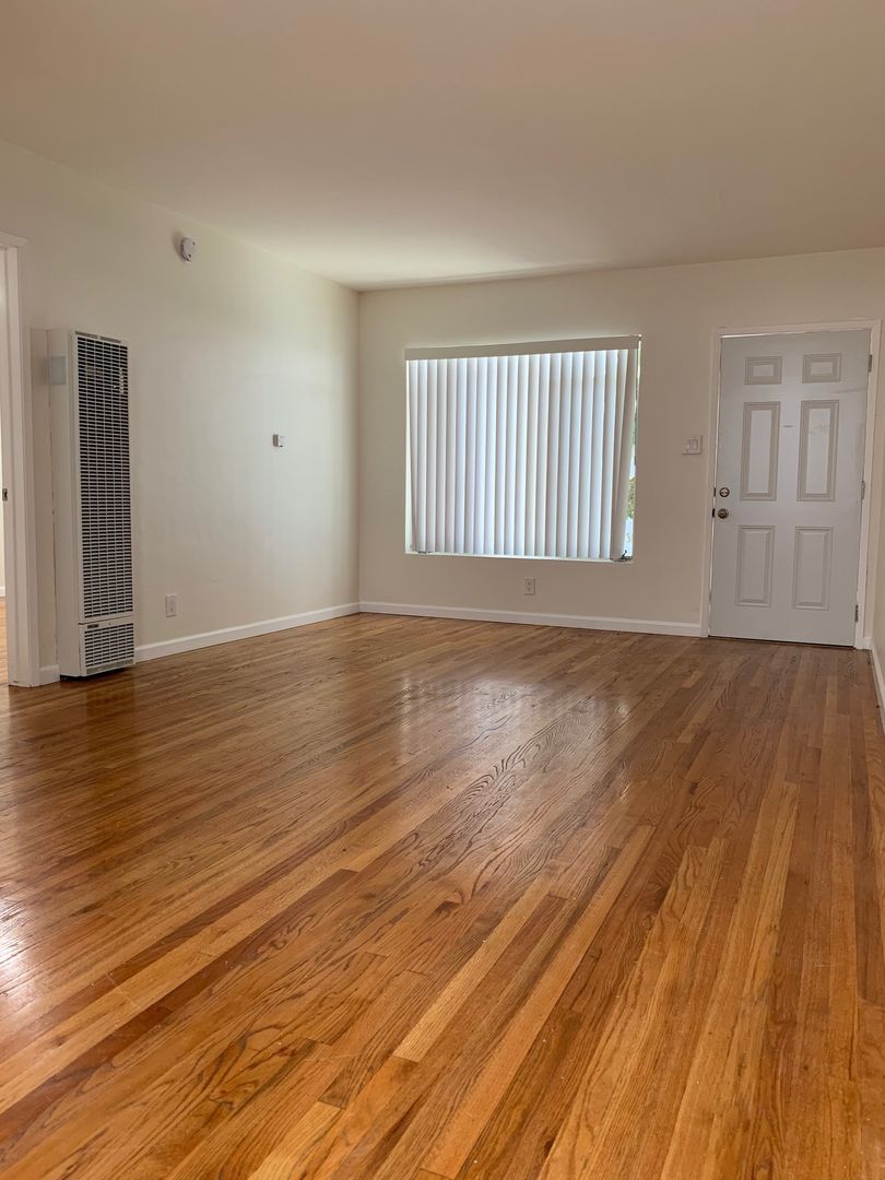 Los Angeles Apartment: 1610 Armacost Ave.