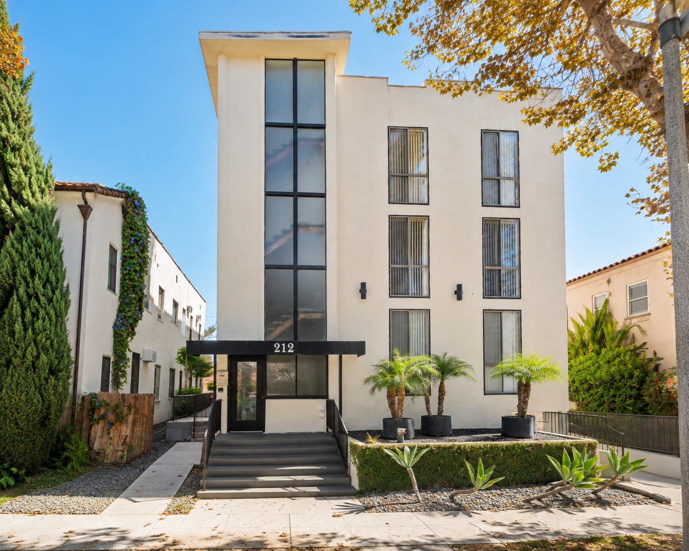 Beverly Hills Apartment: 212 S. Arnaz Drive