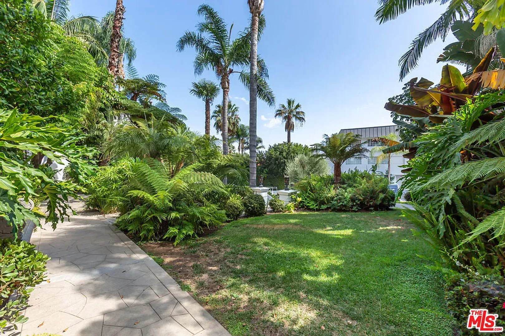 West Hollywood Apartment: 8491 Fountain Ave