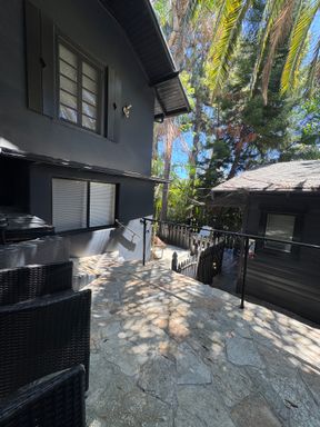 1908 Hillcrest Road - Studio Apartment! – photo 1