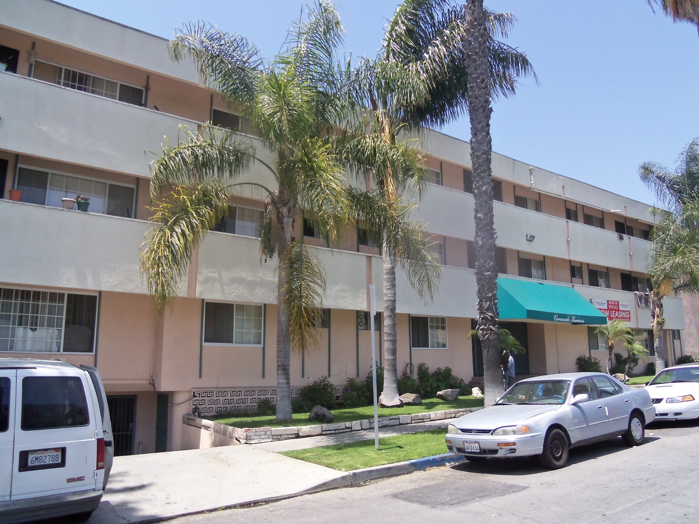 Long Beach Apartment: 1735 Coronado Ave.