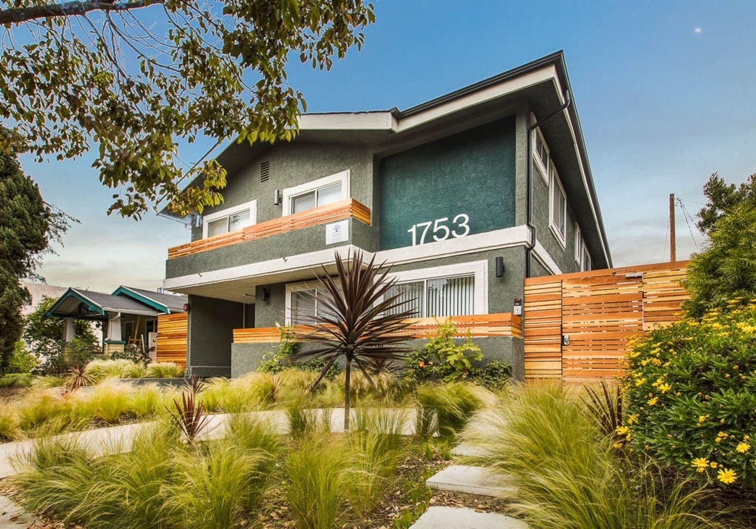 Santa Monica Apartment: 1753 9th Street