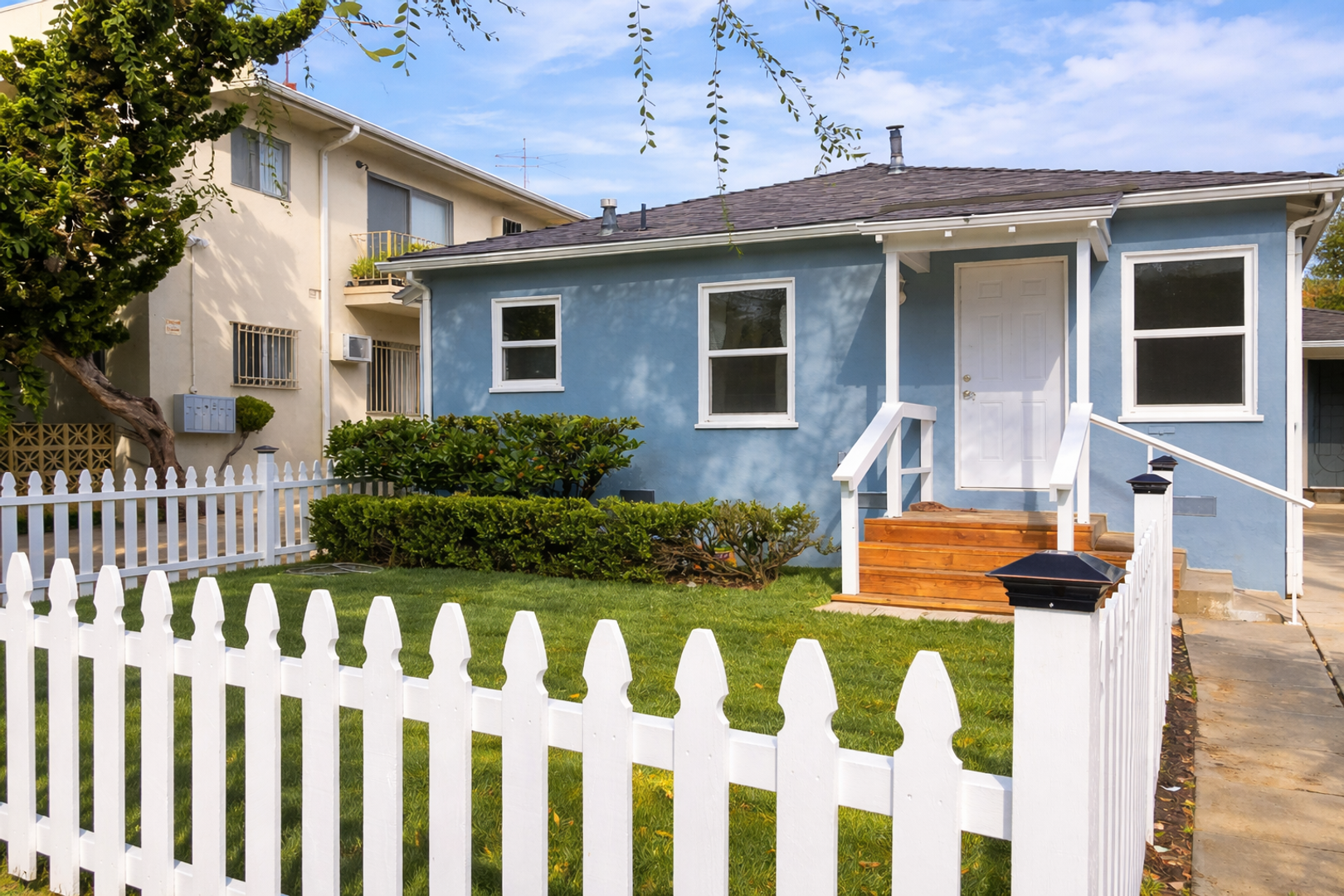 Los Angeles Apartment: 9045 Cattaraugus Ave