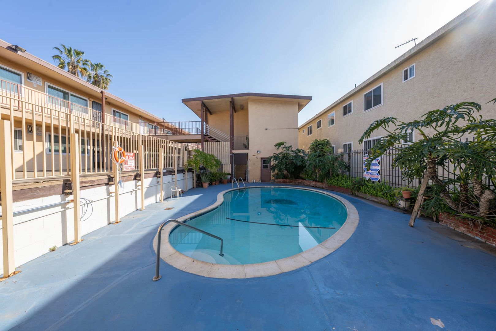 Inglewood Apartment: 10112 Felton Ave