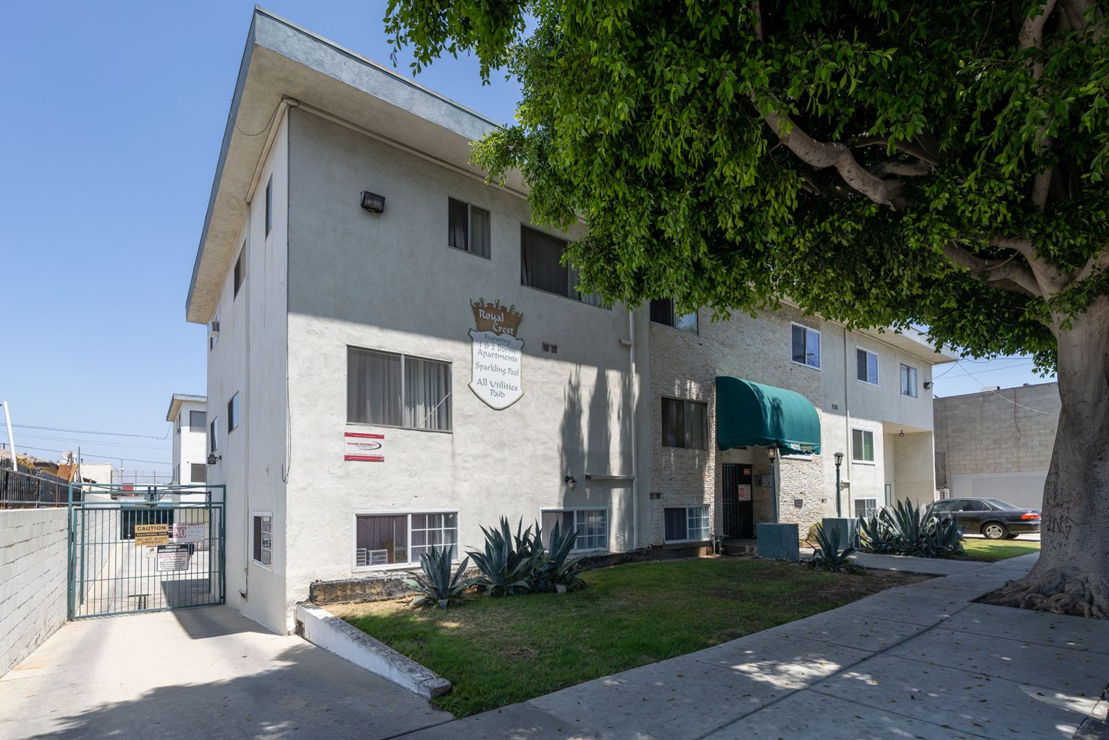 Hawthorne Apartment: 4011 W. 129th Street