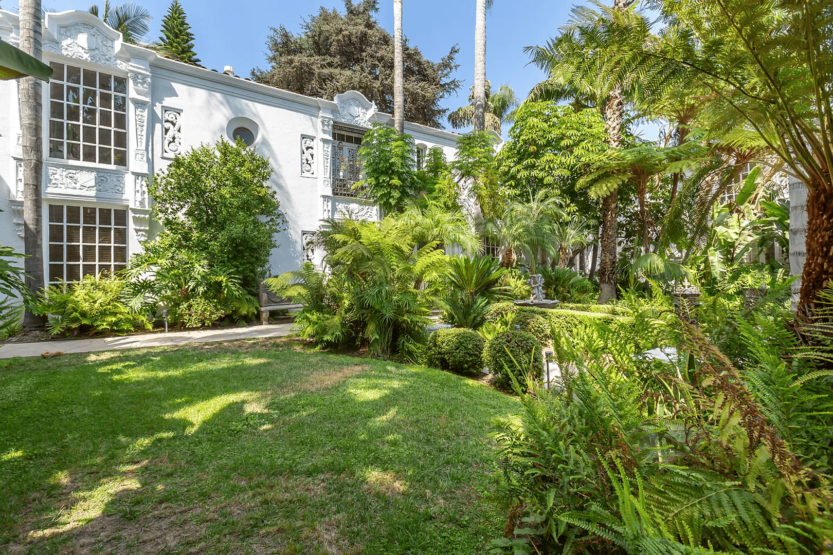 West Hollywood Apartment: 8491 Fountain Ave