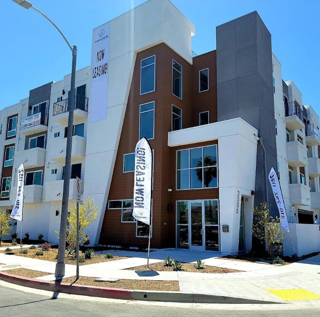 Los Angeles Apartment: 3500 Chesapeake Ave