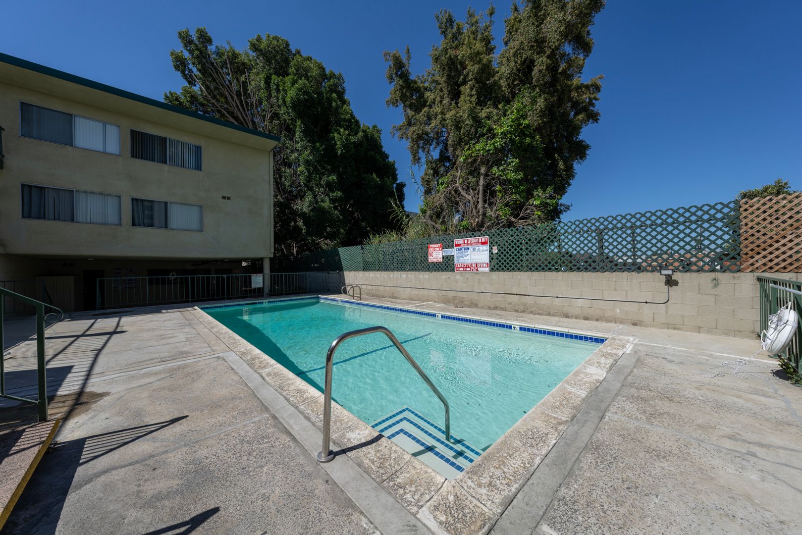 Hawthorne Apartment: 14019 Cerise Ave