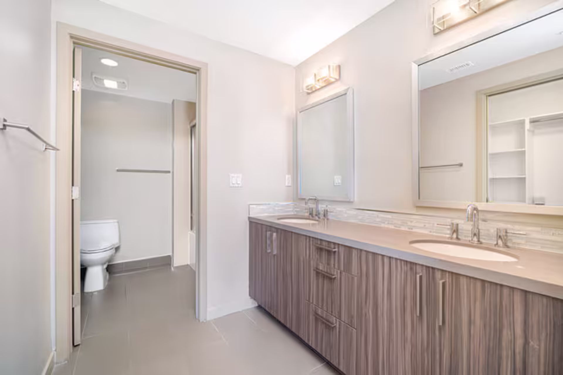 11900 Courtleigh Dr 8 of 12