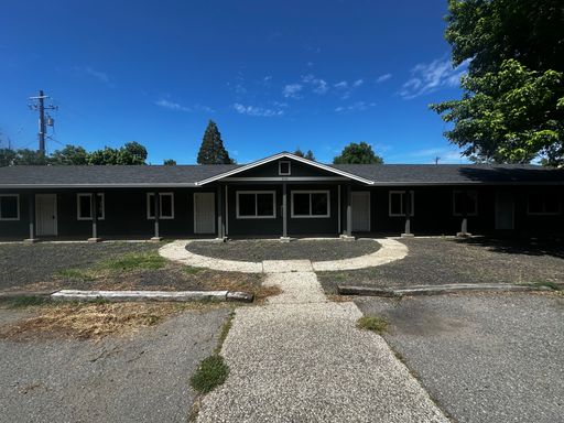 Special Move-In Offer! Half off 1st month rent on a 2 bedroom 1 bath – photo 1