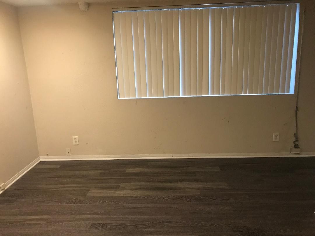 HAWTHORNE Apartment: 14037 YUKON AVE #1-23